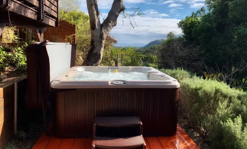 4-person hot tub - jacuzzi j-225