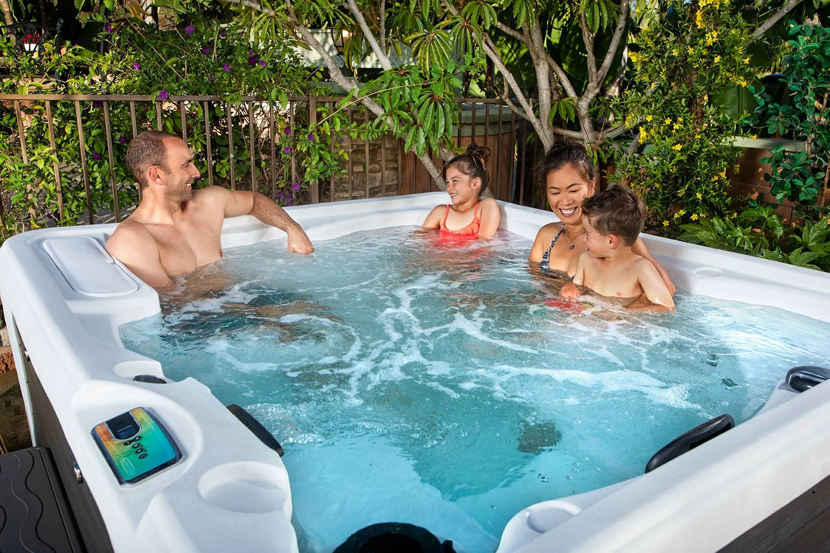 fantasy-premier-2020-arctic_white-charcoal-family-pop-web