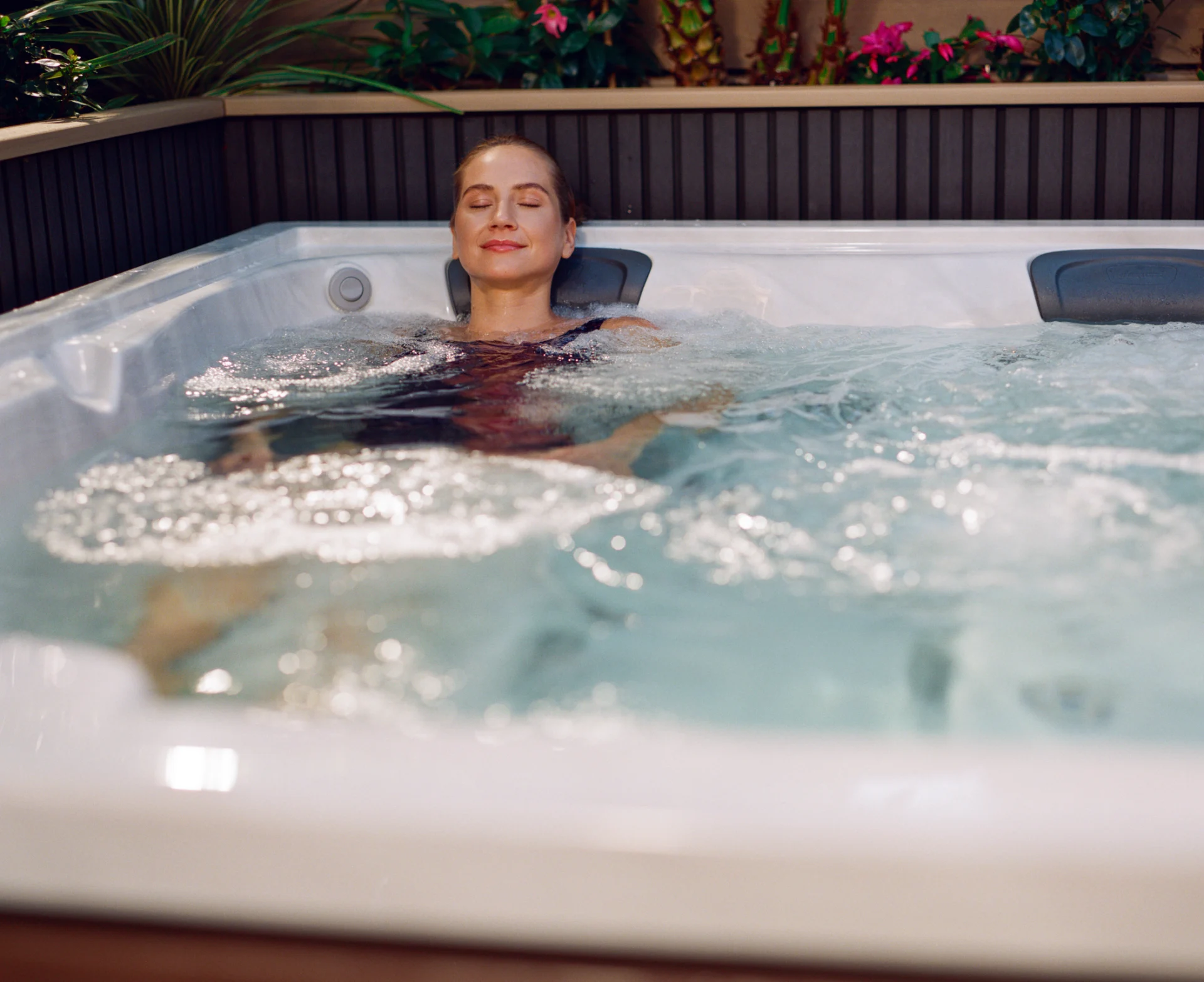 Outdoor Luxury Hot Tub